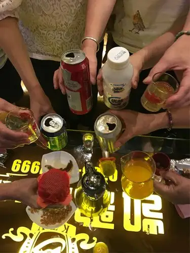 七九届娘子军相约万达广场ktv