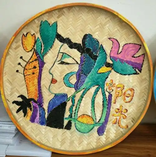 别样风采秀出来——宜州区第二小学教师簸箕画制作评比掠影