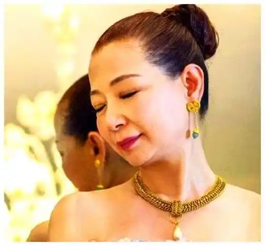 悲情女人仲小萍:因儿子30年不嫁,两次被辜负,霍尊输了回到原点_音乐