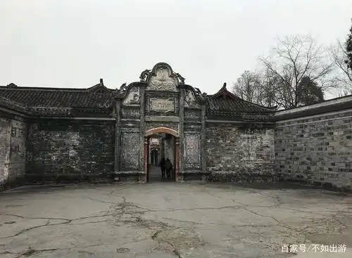 起义将领刘文辉的哥哥睡龙床,民国封建大地主生活有多么奢侈