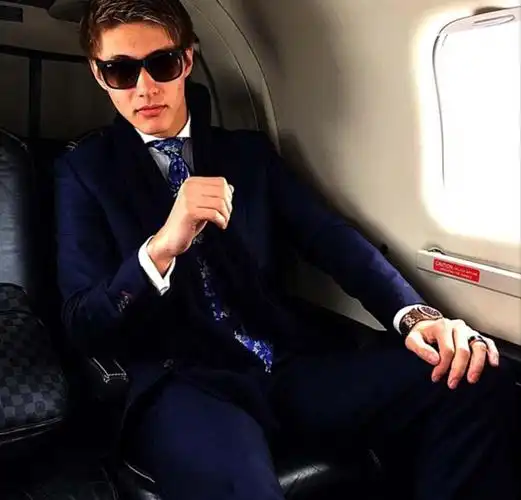 富二代网上晒奢华春假生活照享受同时不忘赚钱