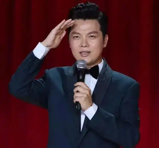 央视主持人张泽群心系灾区为河南捐出一年工资生活朴素显低调