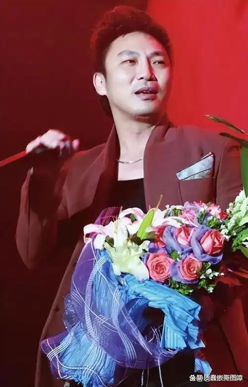 陈少华聚会之后实在是没抵挡住毒品"垂仙欲死"的感觉,不过当天他在家