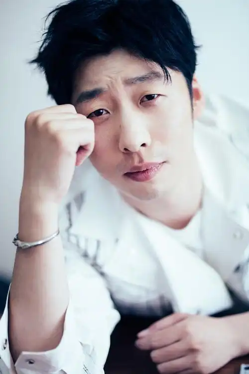 张子贤平凡的荣耀角色海报曝光演绎小人物的职场奋斗史