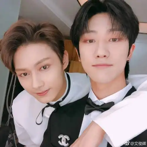 文俊辉徐明浩为粉丝结账##文俊辉徐明浩为粉丝买单