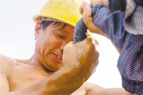 工地上的你看懂了,证明你是真的很累!