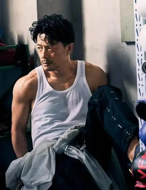 有一种中年男星叫段奕宏,47岁身材健硕有型,真正的不老男神