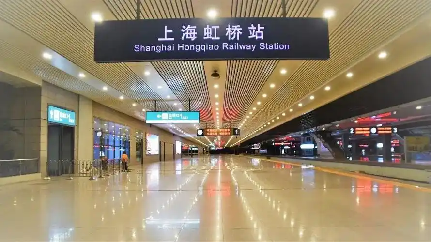 上海虹桥站停车场的费用一天是多少虹桥站停车场一个小时多少钱