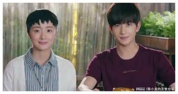 2015年,胡冰卿搭档杨洋,陈翔,白敬亭,吴磊等一众小鲜肉主演青春励志剧