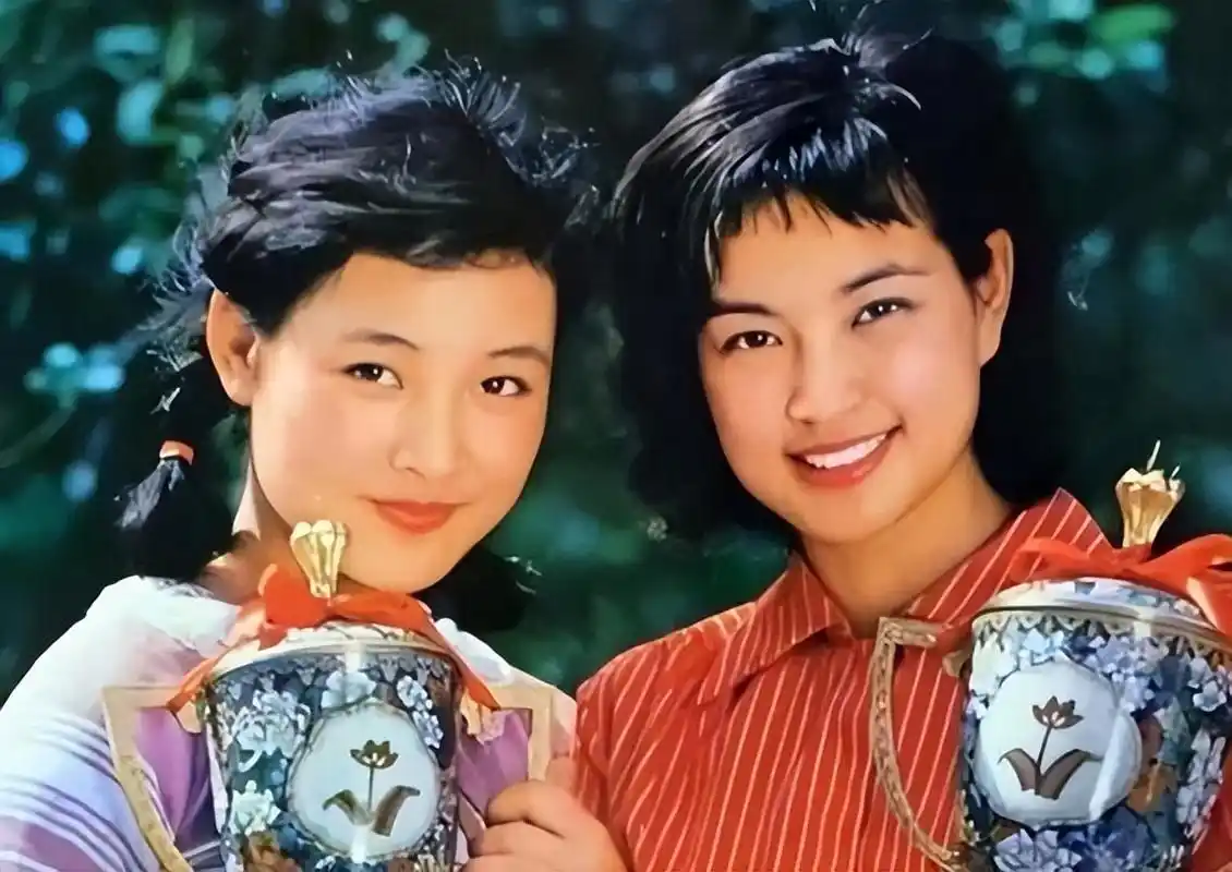 69岁赵雅芝对比60岁叶童,自然老去和医美老去的差距一目了然