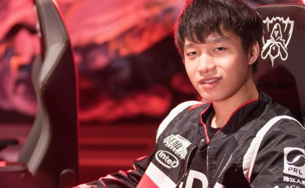 小花生直播研究厂长clearlove已经默认edg要拿冠军了