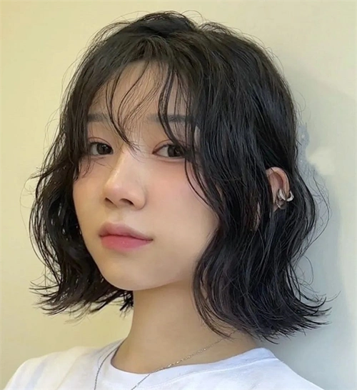 自然卷曲bob短发 温柔减龄实力抢镜_波波发型 - 美发站