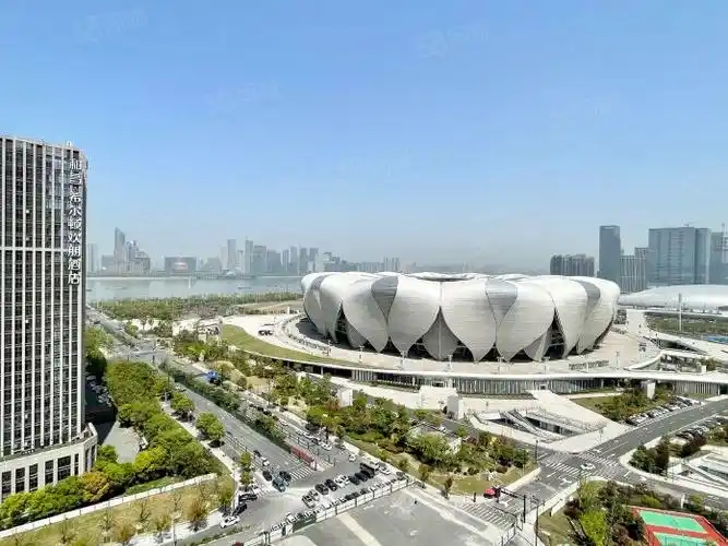 绿地旭辉城全明89方三房家具家电齐全6500包物业