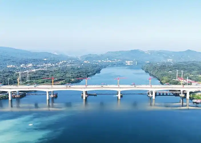 湘桂铁路柳江双线特大桥顺利合龙