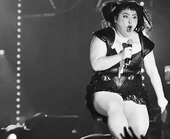 身高157,体重200斤,这个胖妞成了比水原希子还火的日本网红