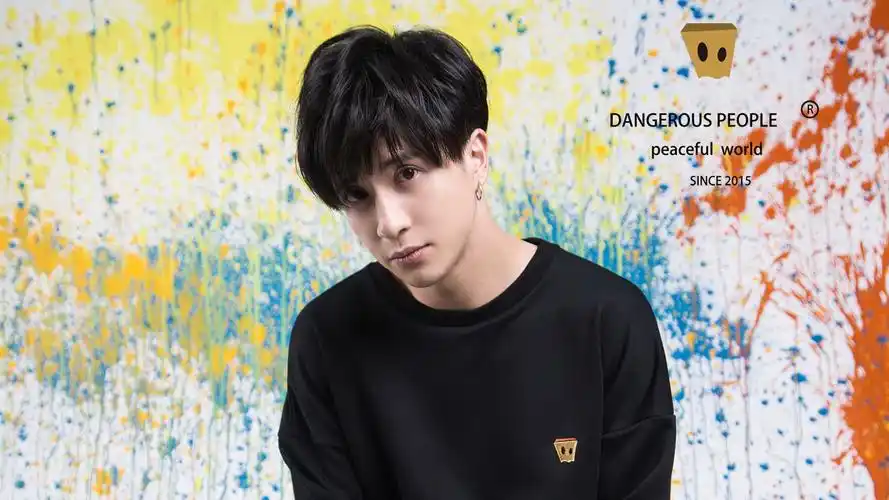 薛之谦帅气广告写真图片桌面壁纸