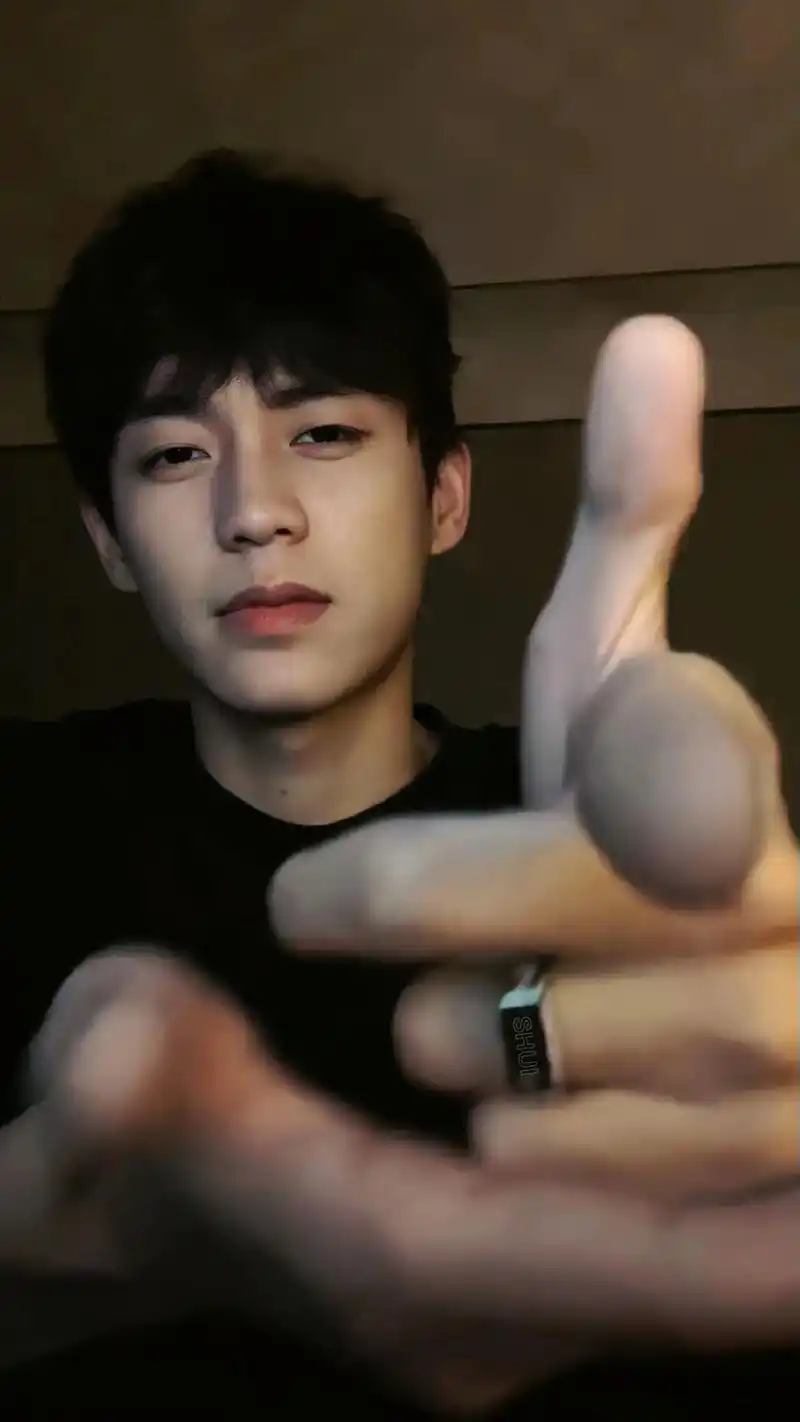 锁屏壁纸 #余庆伟 晚安@人鱼线的pdd  - 抖音