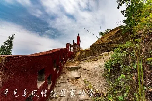 在仲村镇驻地正北10公里处有一座层峦叠嶂钟灵毓秀的山名仙姑山