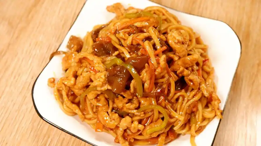 人间最值得,美食皆一切#鱼香肉丝炒面 - 遇见小辉 - 图虫