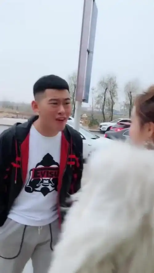 四平青年搞笑片段阿厦向美女表白网友表情真到位