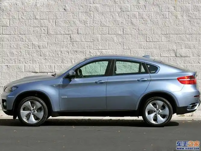 银色 宝马x6正侧方