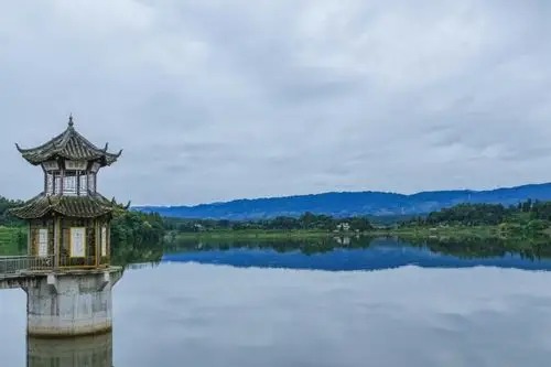 雅安 绿水青山,茶香幽远——雅安名山旅游推荐清漪湖,地处临溪河上游