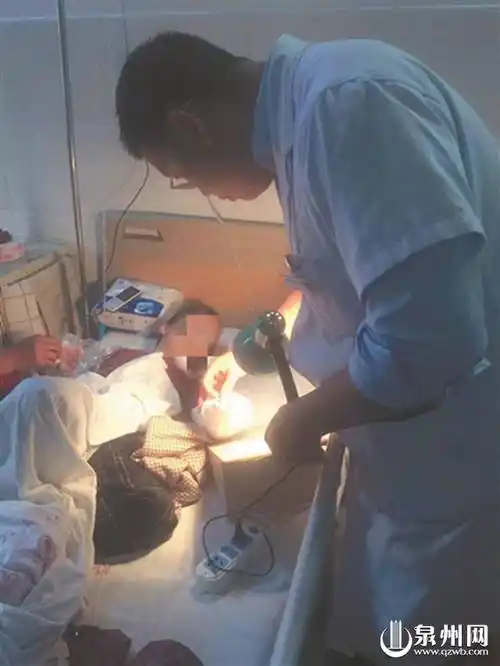 五岁男童被搅拌机绞断三根手指 十余小时手术后接回