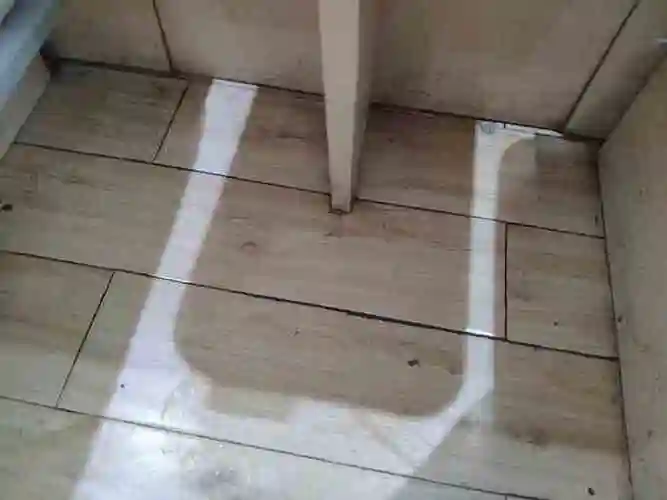 百捷时尚宾馆-"卫生没人打扫,马桶也堵了,房间又小,隔音.