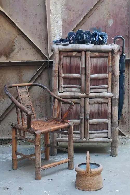 文革老旧竹柜子一件,柜子完整,可以作为民宿怀旧摆件.