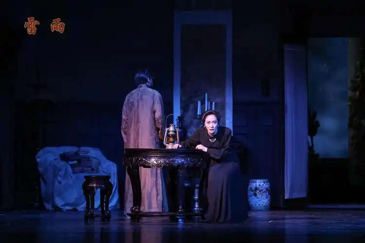 北京人艺经典话剧《雷雨》再登舞台 老将新人看点十足