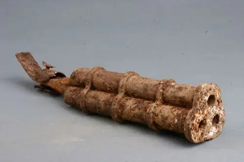 营盘遗址出土的明代三眼铳(考古提供)