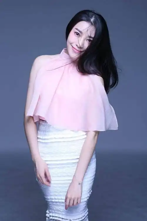 喻越越,她才是2018央视中秋晚会上会耀眼的存在