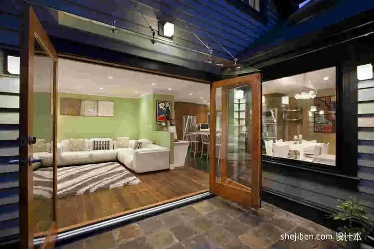 一楼客厅带露天小院折叠推拉门隔断效果图 一楼20平米小院地面仿古砖