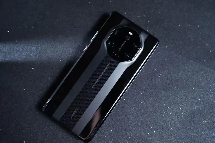 华为mate40 rs保时捷设计图赏:承袭超跑基因,八边形"星钻设计" 徕卡五