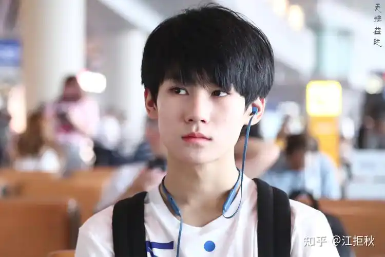 有没有张真源好看的图片有点get不到他的颜但是感觉他好温柔