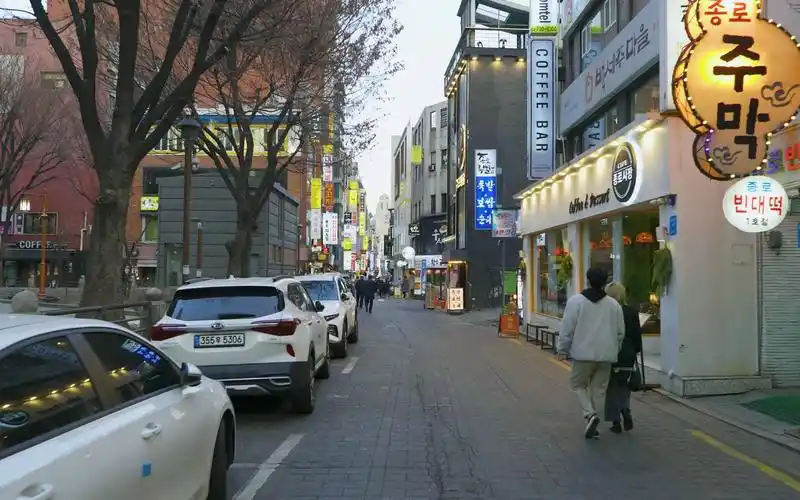 【韩国首尔】傍晚时分在首尔的街头散步漫步