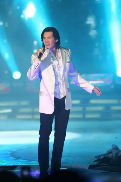 费翔:为登春晚遭封杀,巅峰时却突然隐退,这个男人一生多传奇?