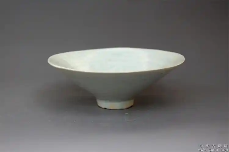 北宋湖田窑影青釉刻花纹斗笠碗