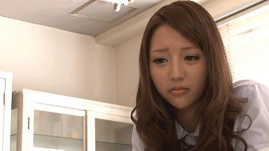 搞笑gif动态图:同学妹妹你怎么这么含羞呀!