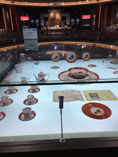 从远在千里之外的上海兴致勃勃地乘高铁来到闻名中外的千年瓷都景德镇