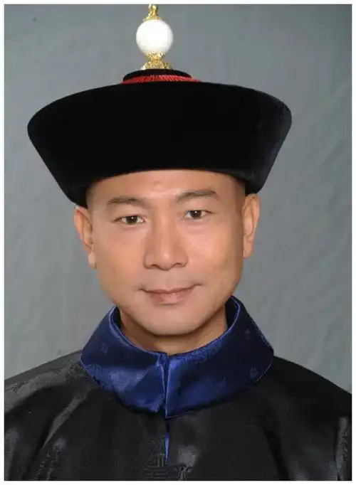 其实在tvb的剧集中,陈国邦从来没有做过男一号,2015年底被请回来出演