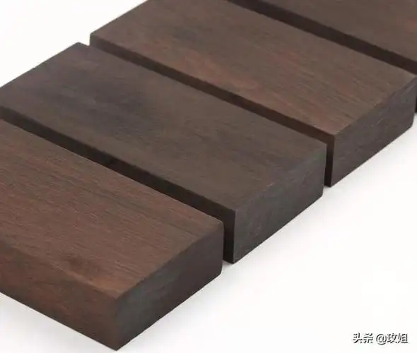 名贵红木之一的东非黑黄檀