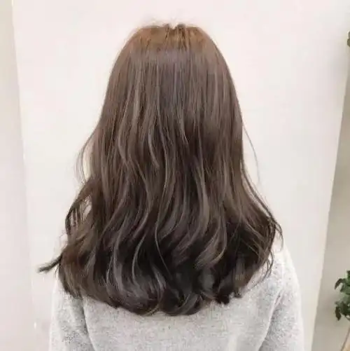 半头卷烫发款式图女士减龄烫发首选半头卷烫发发型