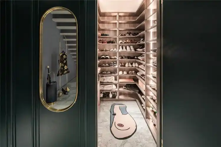 300㎡复式公寓鞋帽间装修效果图3/36