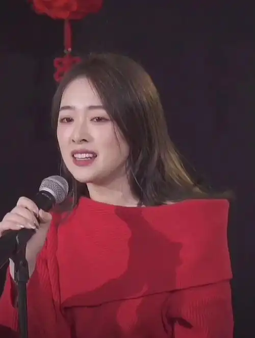 美女梁文静直播演唱《红太阳照边疆》欢迎大家观看-度小视