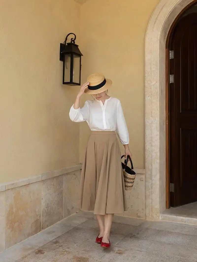 卡其色半身裙配什么颜色的上衣好看 卡其色是温柔又时髦又百搭的颜色