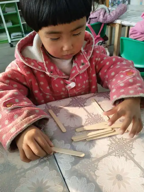 写美篇我们拼的都不亦乐乎,小小雪糕棍都能有这么多的趣 运用冰棒棍