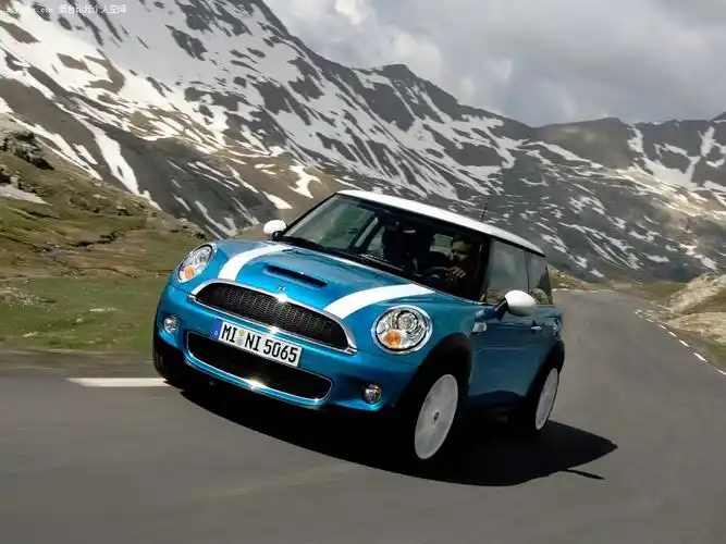 二,宝马迷你mini新款报价绿色的