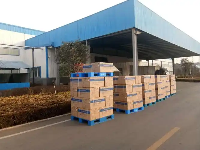 1,成品库巡查,大量抗菌消炎胶囊正在入库,库内货架货物整齐稳固