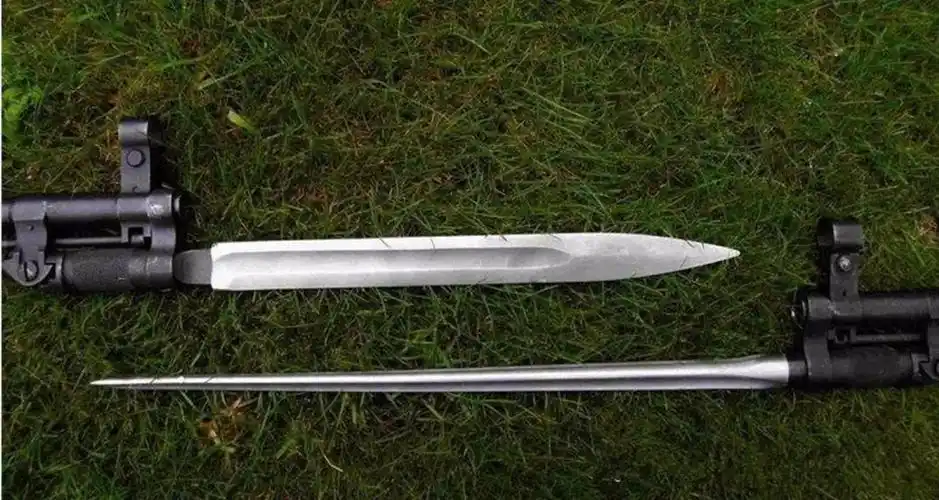 中国三棱军刺有剧毒,造成的伤口难以缝合遭国际禁用?别扯了!